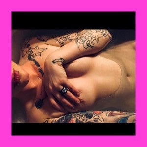 BadlandBandit naked before webcam in live video chat