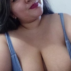 Bbwslaveslut naked before webcam in live video chat