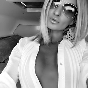 Beatrix_Kisss naked before webcam in live video chat