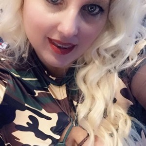 bigpussy_lips naked before webcam in live video chat