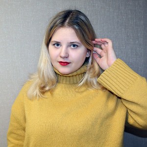BonnieMarthyn naked before webcam in live video chat