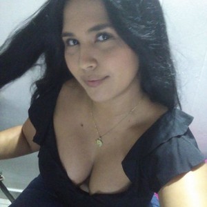Brunette2020 naked before webcam in live video chat