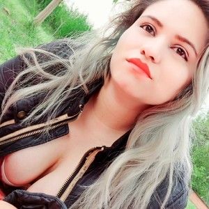 Camazor naked before webcam in live video chat