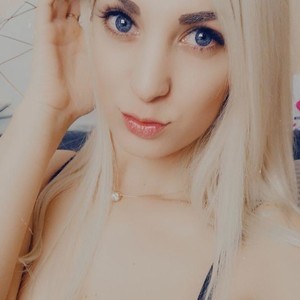 CaraLoveS naked before webcam in live video chat