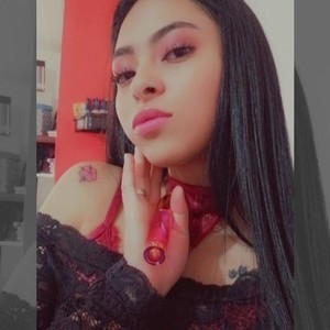 Charlotemoonl naked before webcam in live video chat