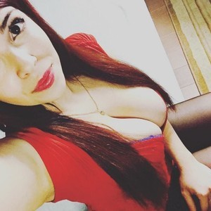 Cuddlies_lady naked before webcam in live video chat