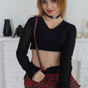 Daddys_Lily naked before webcam in live video chat