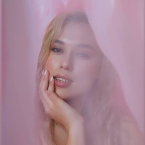 DakotaWaning naked before webcam in live video chat