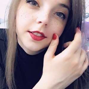 DarlyAmoure naked before webcam in live video chat