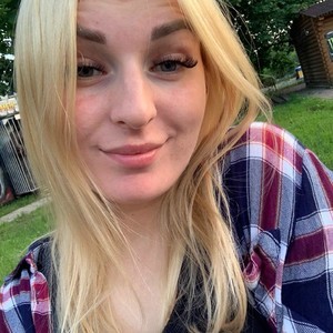 Dolly_Sparks naked before webcam in live video chat
