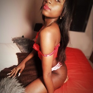Ebony_lovs naked before webcam in live video chat