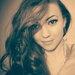 EllaDesiree naked before webcam in live video chat