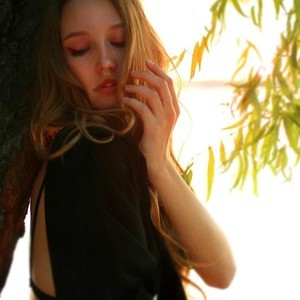 EmillyBakerG naked before webcam in live video chat