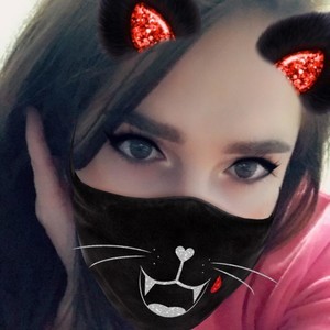 Emma77777 naked before webcam in live video chat