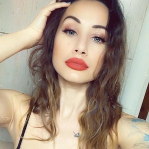 ErikasMagic naked before webcam in live video chat