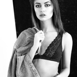 FoxyLoly naked before webcam in live video chat