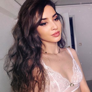 GoddesSophie naked before webcam in live video chat