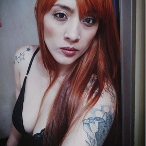 Golden_candy naked before webcam in live video chat