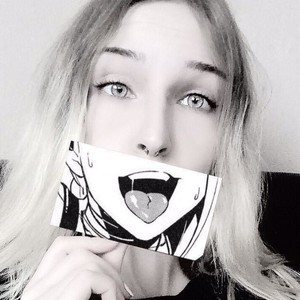Gracy_White naked before webcam in live video chat