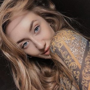HellenBailey naked before webcam in live video chat