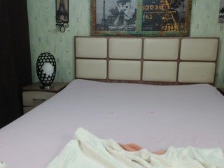 hoootmaggie naked on cam. Free Live Sex Chat Room