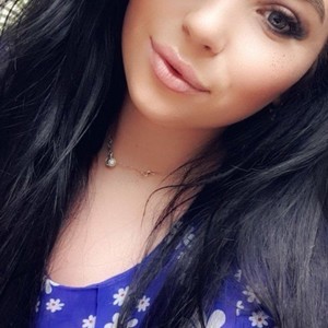 Hot_SnowWhite naked before webcam in live video chat