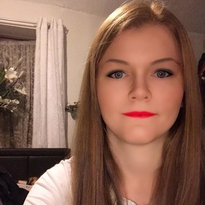Hotslut1997 naked before webcam in live video chat