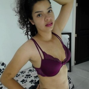 Jadeeiffel naked before webcam in live video chat