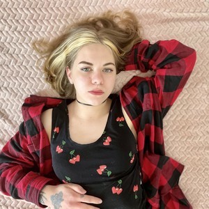 JelieChatte naked before webcam in live video chat