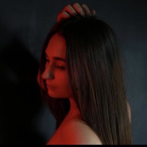 Jenainlove naked before webcam in live video chat
