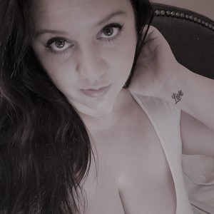 JSweetsXXX naked before webcam in live video chat