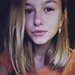 Julia_K naked before webcam in live video chat
