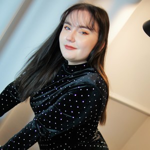 JULIE_FUN naked before webcam in live video chat