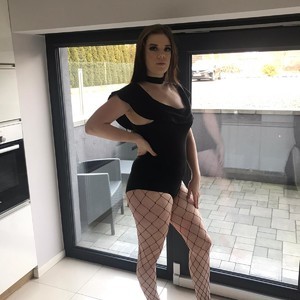 JulietHot naked before webcam in live video chat
