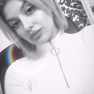 KittyLands naked before webcam in live video chat