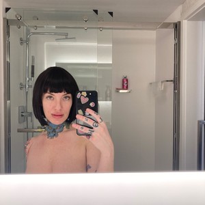 Kxtiemccxnn naked before webcam in live video chat