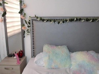 kylie-98 naked on cam. Free Live Sex Chat Room