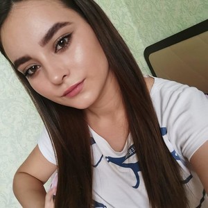 LaylaTinker naked before webcam in live video chat