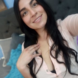 Leah_parker naked before webcam in live video chat