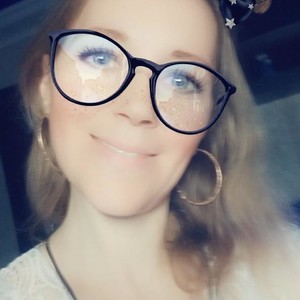 Lena_nice naked before webcam in live video chat