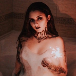 LetaShum naked before webcam in live video chat