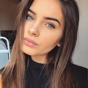 LilyFayn naked before webcam in live video chat