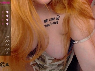 Linda naked on cam. Free Live Sex Chat Room