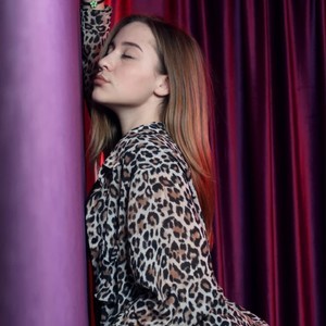 LinyksSex naked before webcam in live video chat