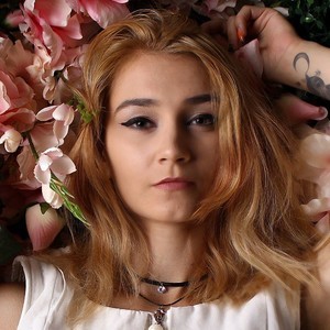 LisaRush naked before webcam in live video chat