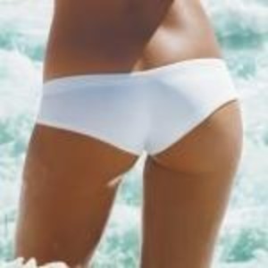 Lola_PM naked before webcam in live video chat