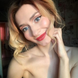LulyXX naked before webcam in live video chat