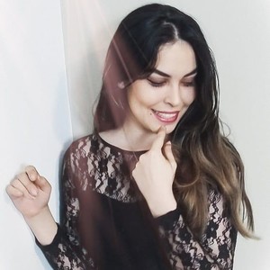 LuthienGasai naked before webcam in live video chat