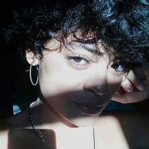Manelik_benz naked before webcam in live video chat