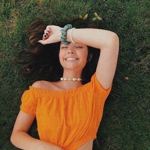 MarceaHentry naked before webcam in live video chat